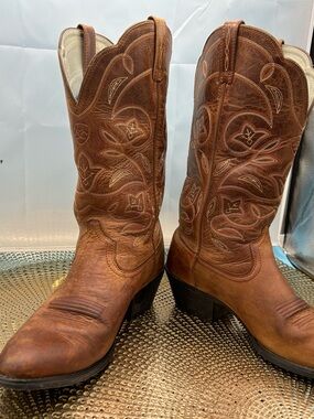 Ariat women 9 heritage performance cowgirl boots